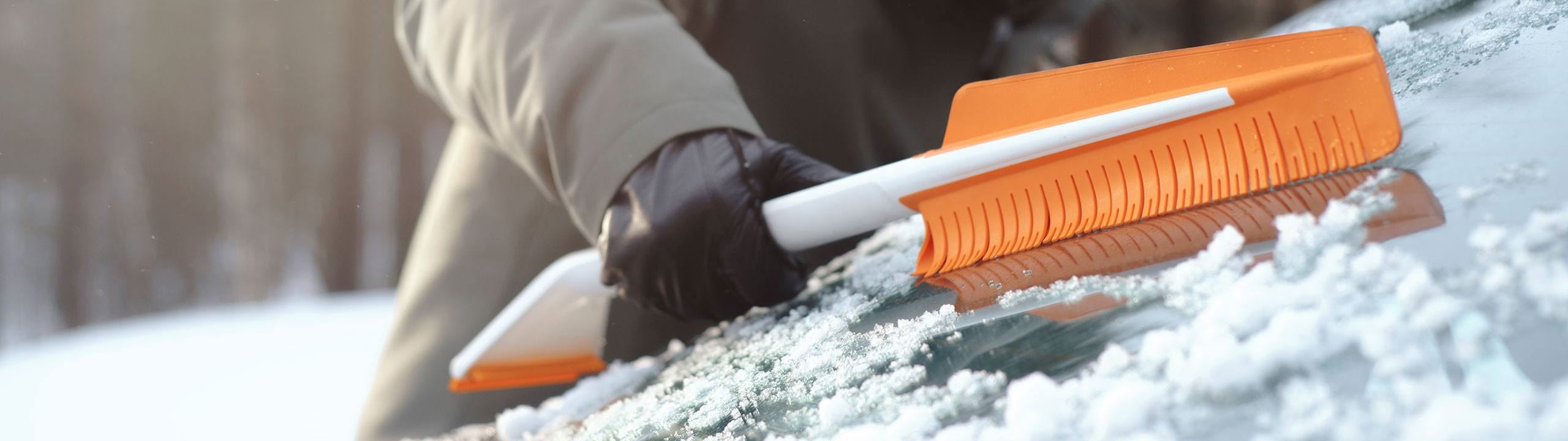  Fiskars Auto Ice Scraper, Usable on Both Sides, Length: 21.5  cm, Plastic, Black/Orange, Solid, 1019354 : Patio, Lawn & Garden